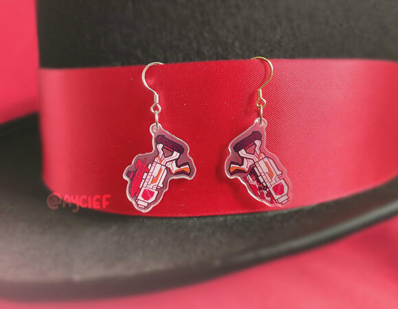 A pair of VS Changers, one with the Red Dial Fighter and a silver hook and one with Trigger Machine 1gou and a gold-plated hook. They are displayed on the band of a tophat.